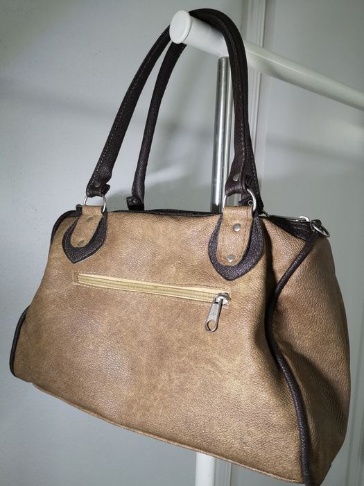 Mala castanha com fecho