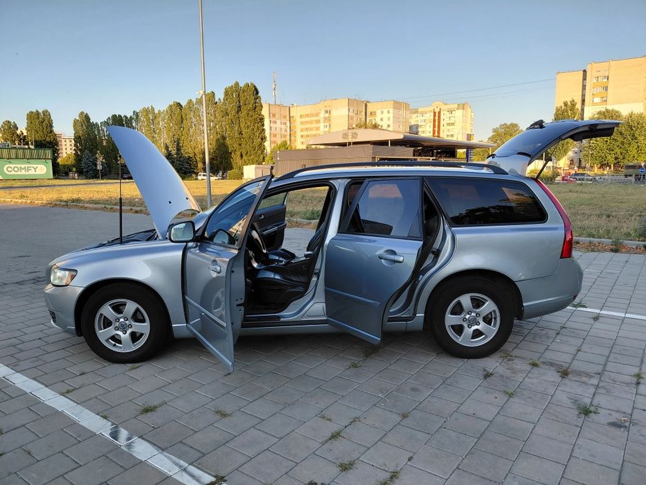 Продаю VOLVO V50.