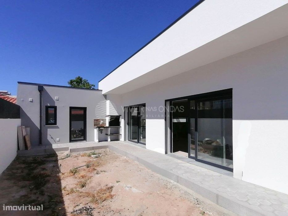 Oferta da Escritura | Moradia T3+1 Térrea com 307 m² em Fernão Ferro