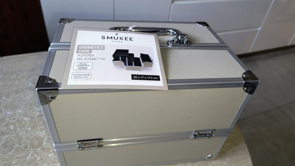 Kuferek na kosmetyki 25x17x17.5