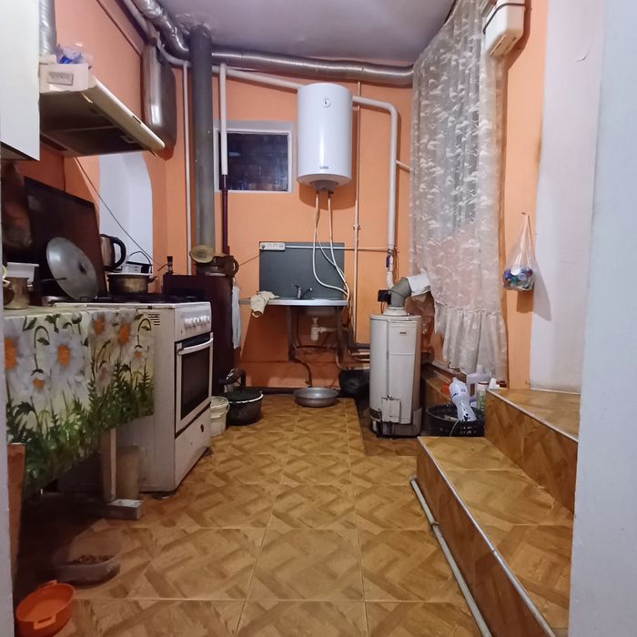 Продаж будинку з жилою літнею кухнею,район сахзаводу