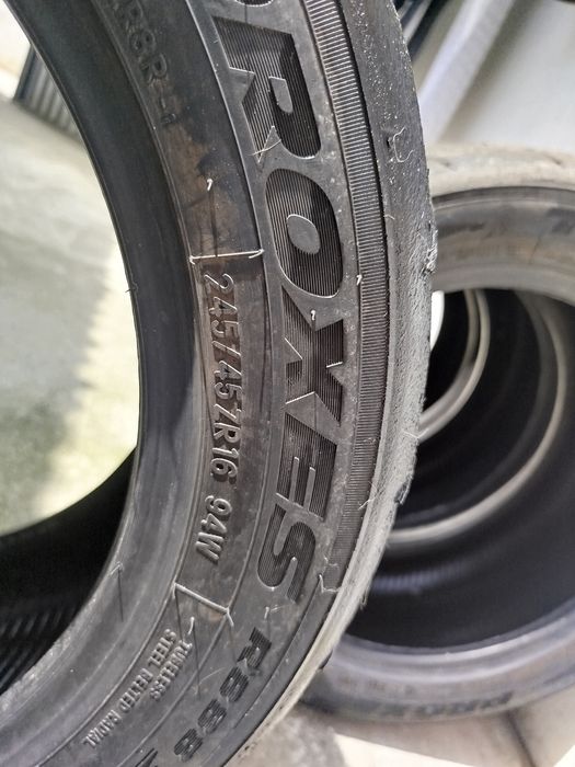 Pneus Toyo  245/45 R16