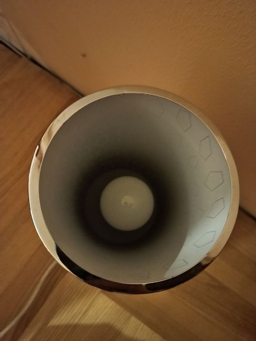 Lampa stojąca z żarówką