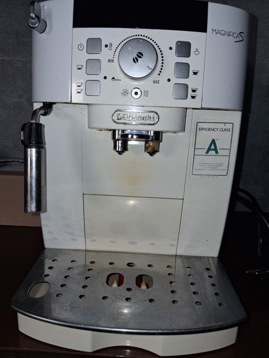 Espresso DeLonghi Magnefica S biały