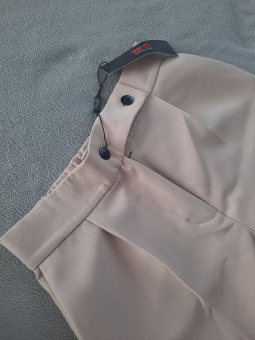 Нові брюки бежевого кольору