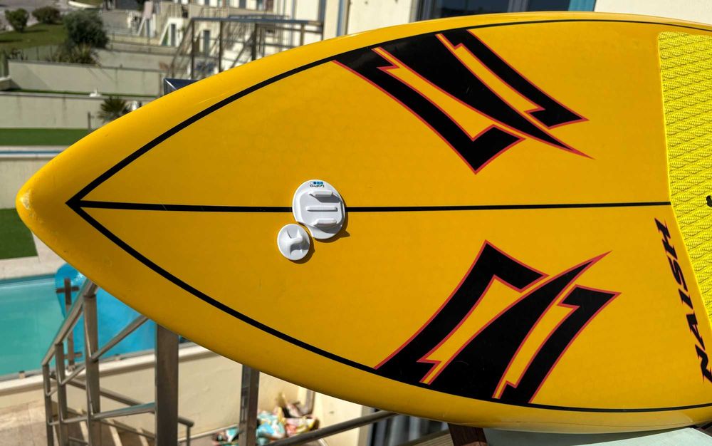 Prancha de SUP Naish Hokua 8'3'' LE com protetor rail RSPro + Saco + Quilhas