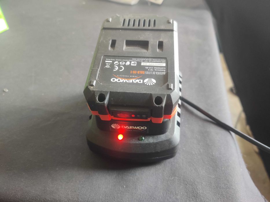 Bateria 18v 2.0Ah + Carregador Daewoo