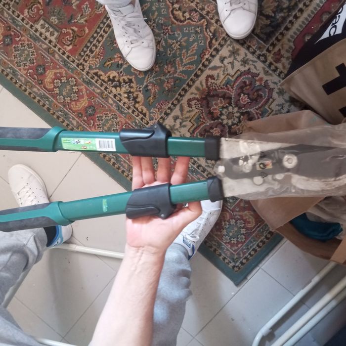 Tesoura de poda com 63 cm
C