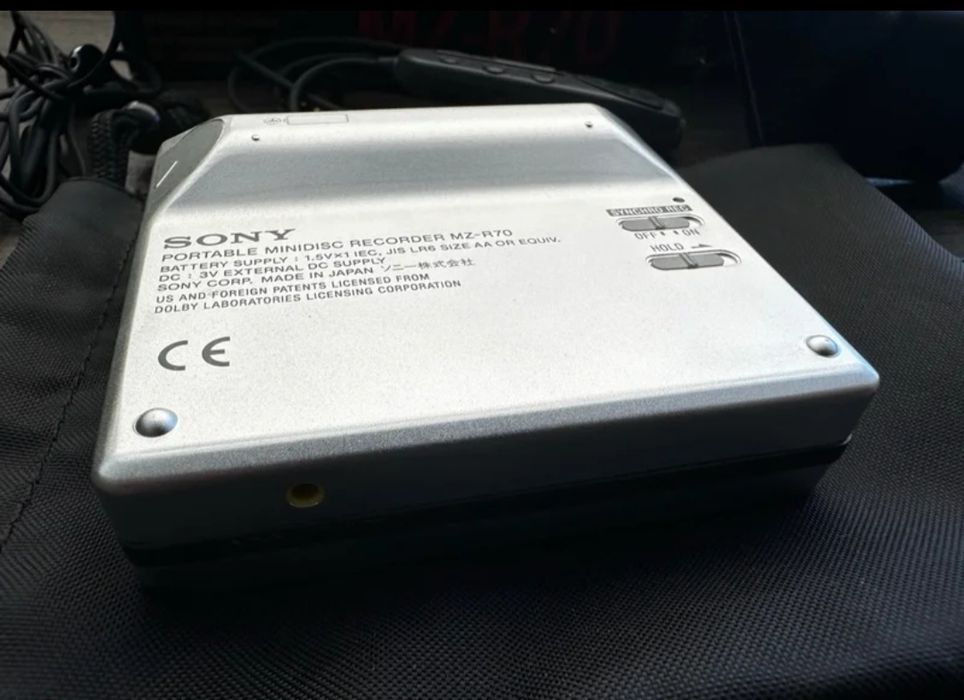 Gravador portátil Sony MZ-R70 MiniDisc.