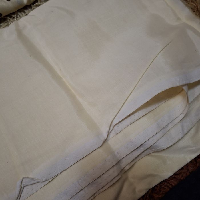 Відрізки тканини нові різні