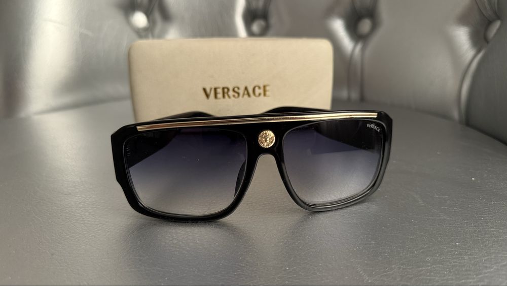 Сонцезахисні окуляри від Versace