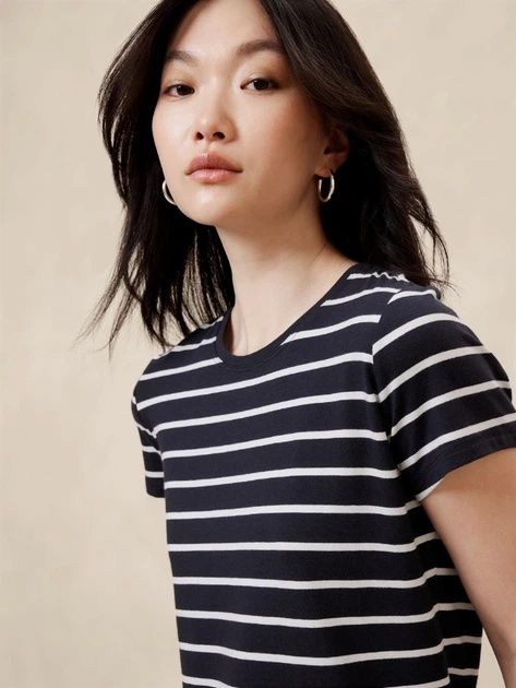 Жіноча стильна футболка