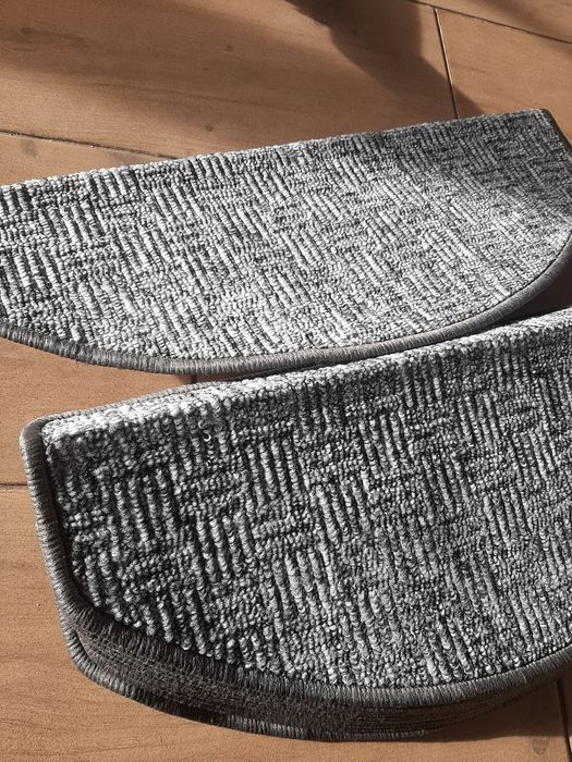 Nakładki dywaniki na schody