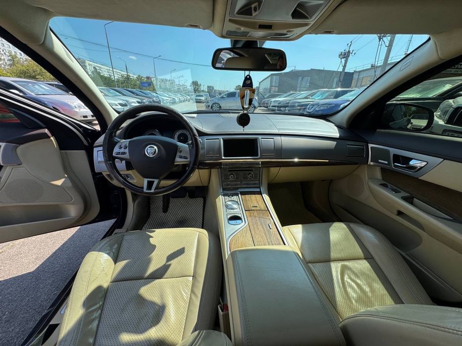 Продам Jaguar в гпрному стані