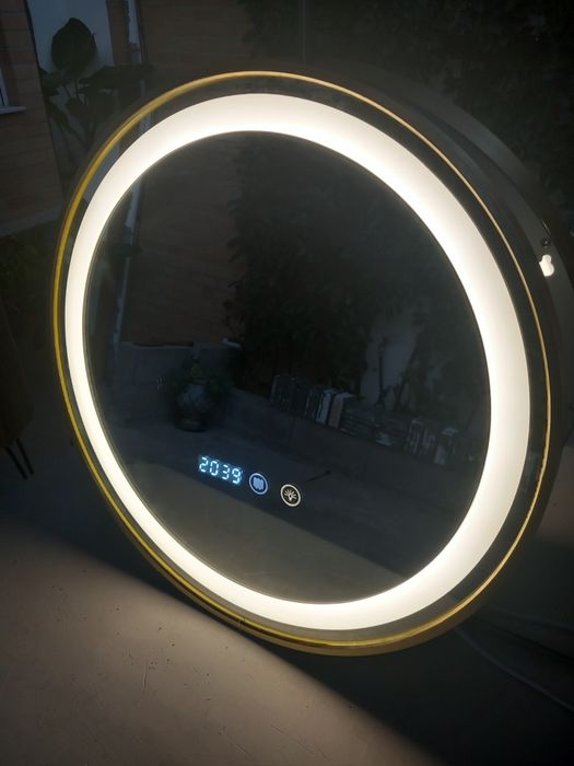 Espelho redondo com iluminação LED relogio  e desembaciador novo