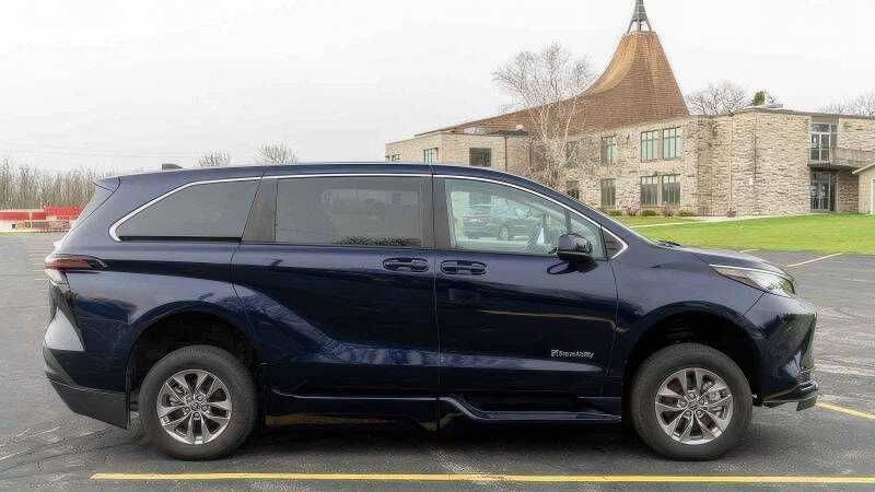 2023 Toyota Sienna LE 8-Passenger