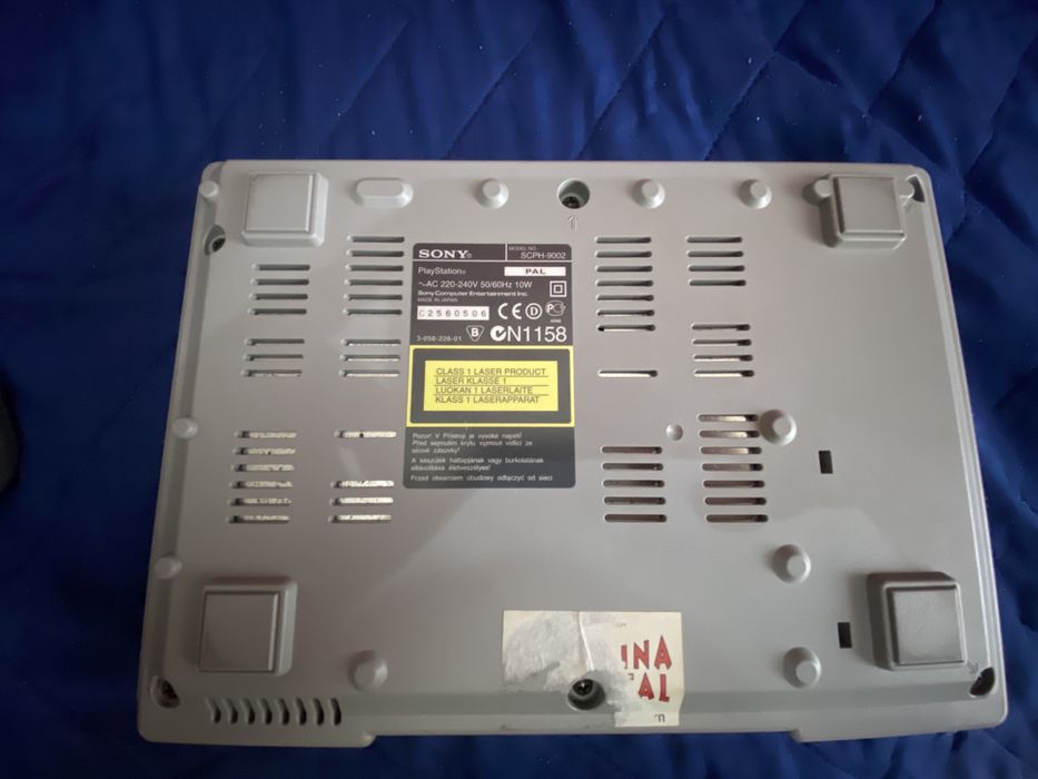 (LER DESCRIÇÃO)Várias Playstation 1, jogos e comandos A FUNCIONAR