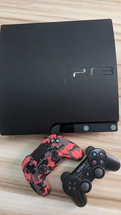 Sprzedam PS3 z dwoma padami