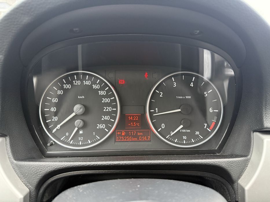 BMW E90 318i NISKI PRZEBIEG! Serwisowana!