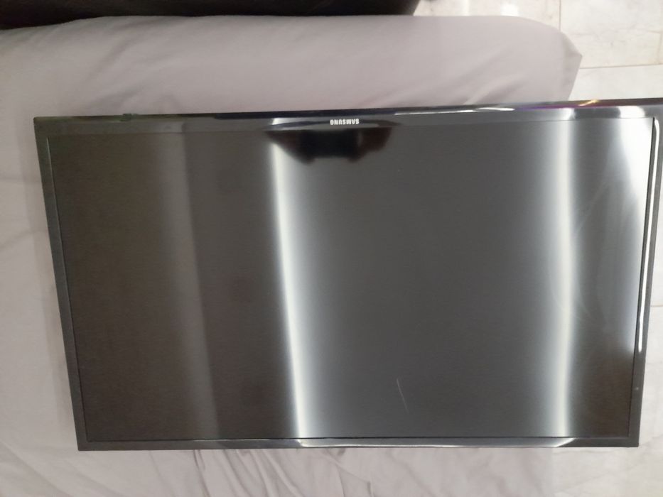 Телевизор Samsung UE39EH5003W на запчасти выпускает 2013.03