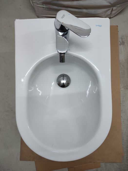 Bidé Suspenso SANITANA Nexo + Torneira GROHE