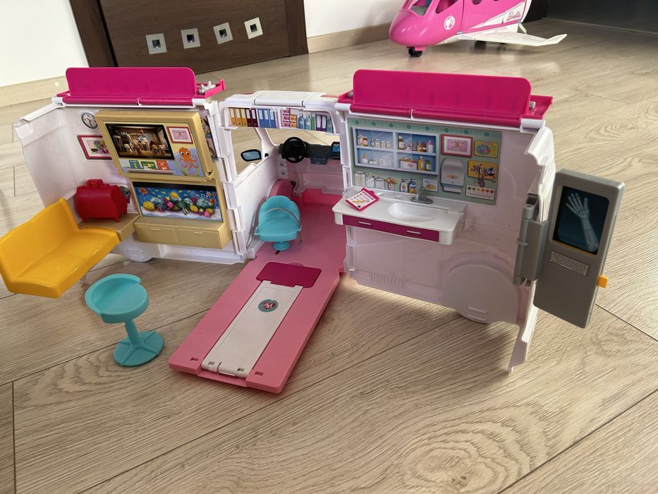 Karetka barbie idealny stan