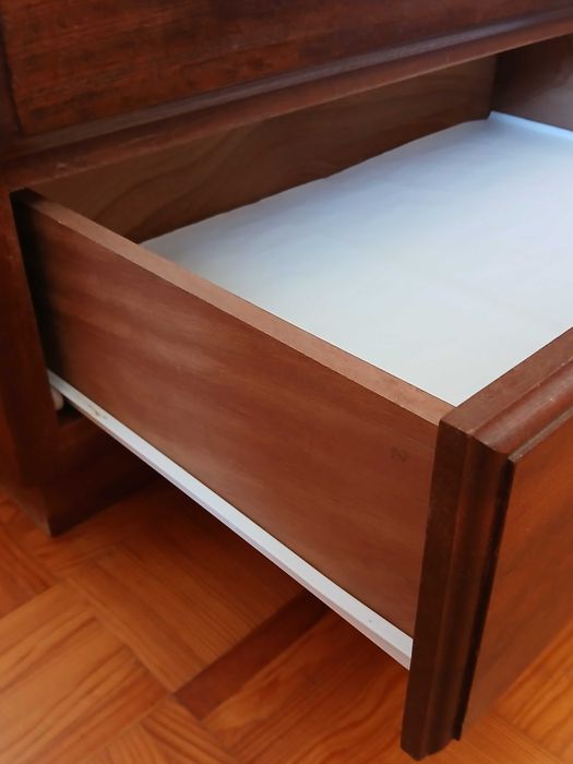 Cómoda madeira maciça com 4 gavetas