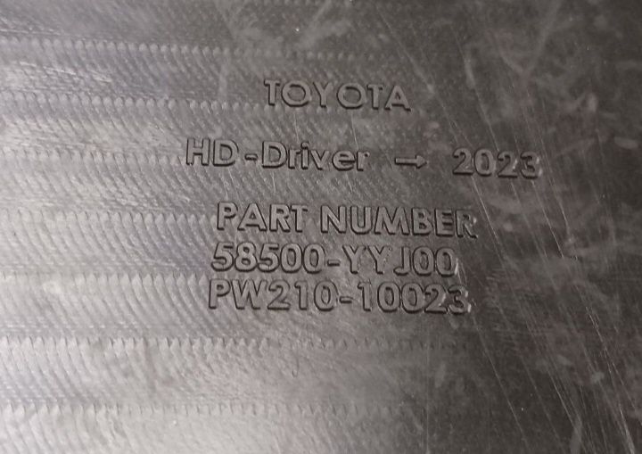Oryginalne dywaniki gumowe Toyota C-hr