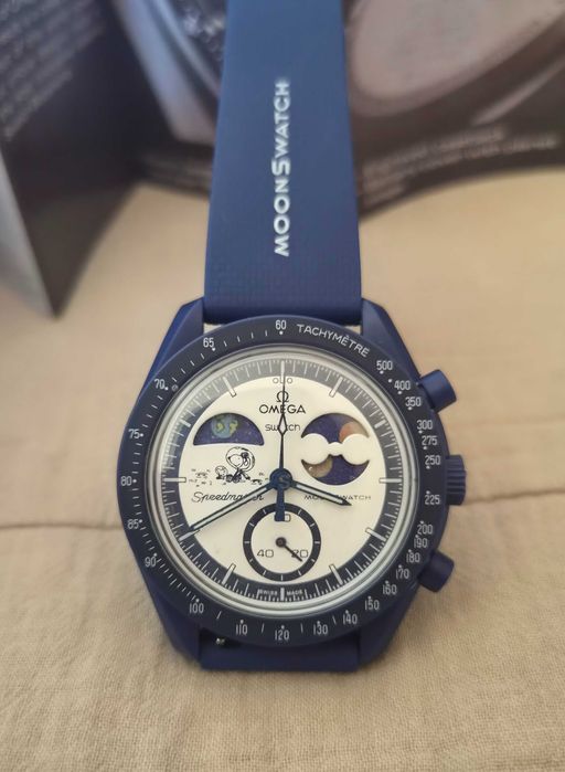 Relógio Omega-Swatch – Mission To EarthPhase – Moonshine Gold Castor (azul Marinho)