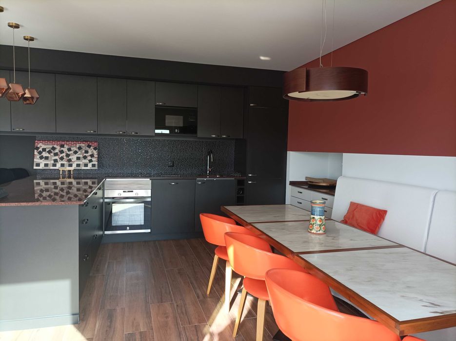 Penthouse T3 com garagem centro de Peniche.