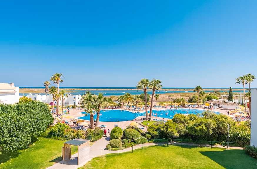 Apart T1 Golden Club Cabanas + Piscinas + Barco + Praia + Jacuzzi