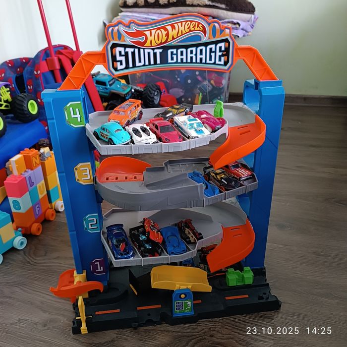 Hot wheels гараж оригінал