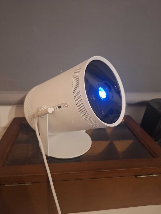 Samsung Freestyle Gen. 2 | Przenośny projektor z twardym wodoodpornym etui |