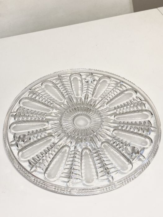 Кришталева тортівниця на ніжках