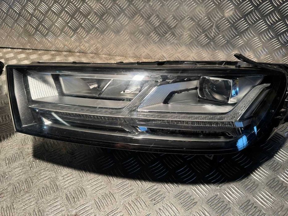 AUDI Q7 4M Фари передні Xenon