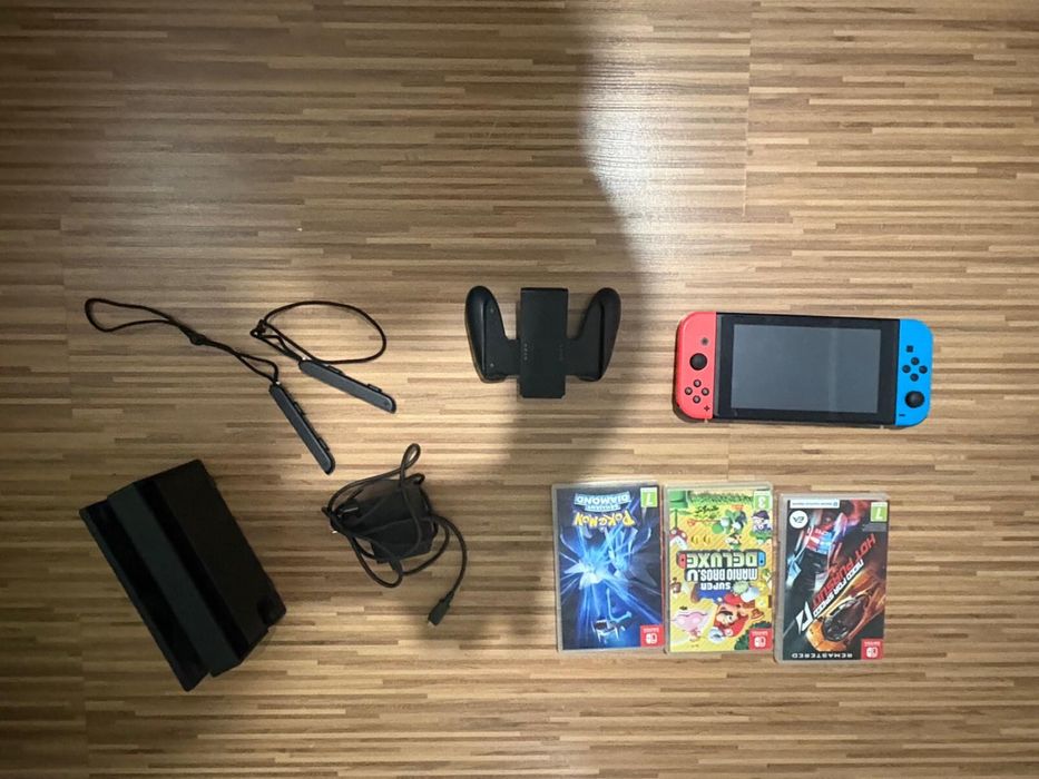 Konsola Nintendo switch gry x3 jak nowa  pudelko