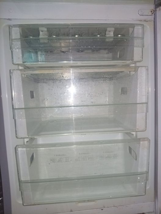 Двухкамерный холодильник Samsung (серебристый)