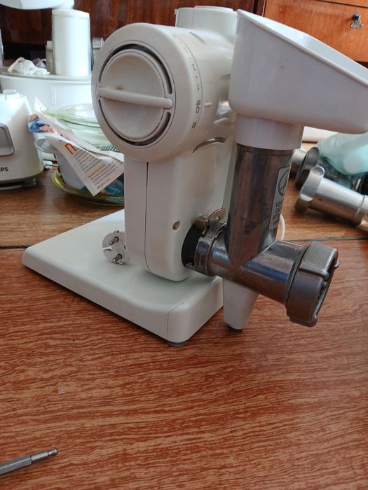 Кухоний комбайн Bosch с мясорубкой..