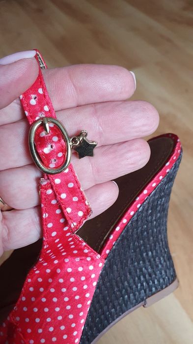 Buciki letnie na koturnie