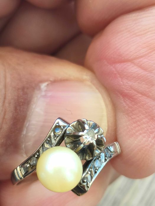 Anel de noivado antigo