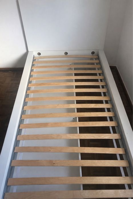 Cama solteiro com estrato (sem colchao)