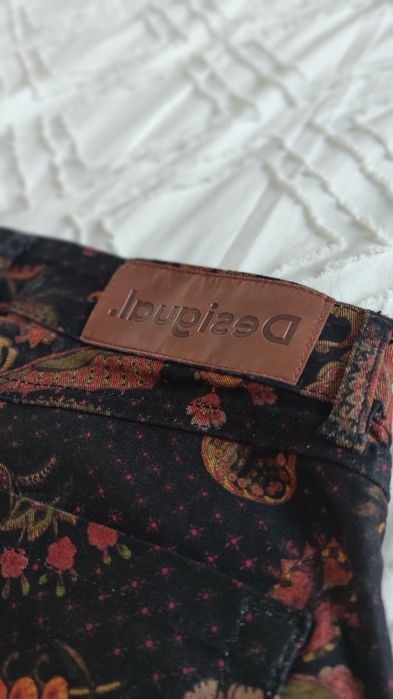 Wąskie Spodnie Desigual jesieniaraskie