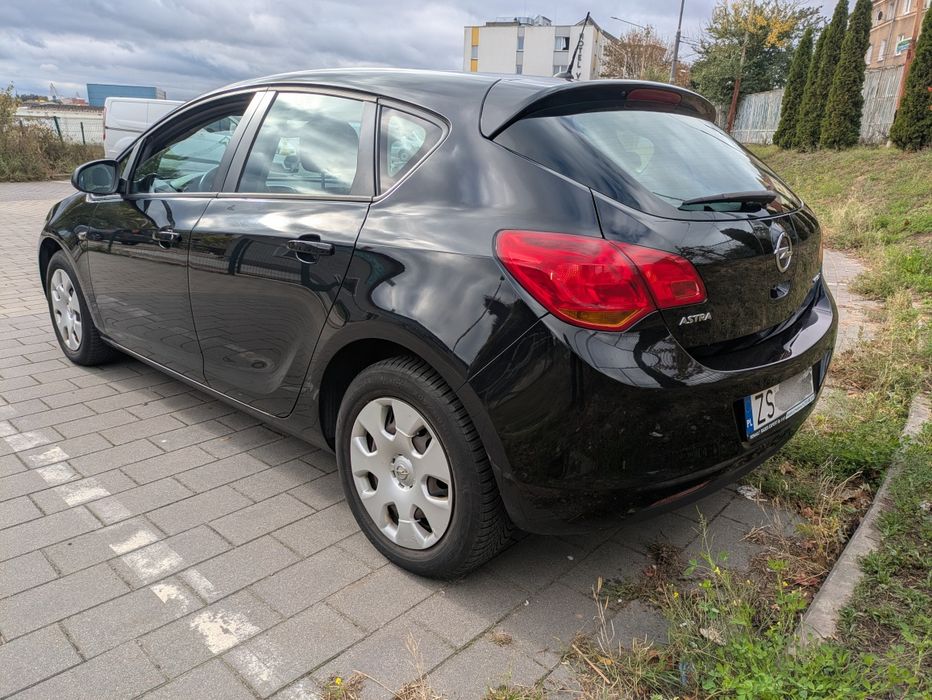 Bezwypadkowa, Garażowana i zadbana Astra