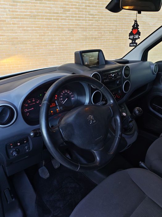 Peugeot Partner 1.6 hdi  3 lugares ( 2014 )