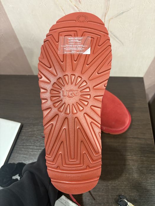 UGG Neumel Boot Samba Red