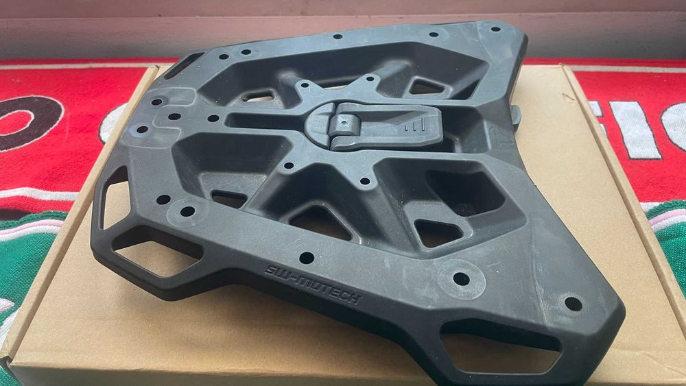Placa SW-Motech STREET-RACK - Nova custa 40€