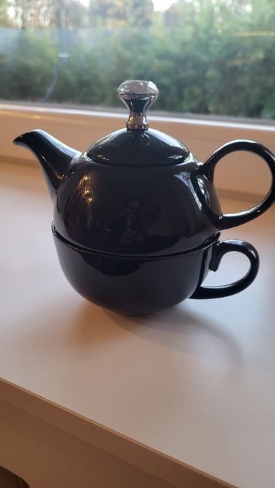 Filiżanka z dzbankiem do herbaty