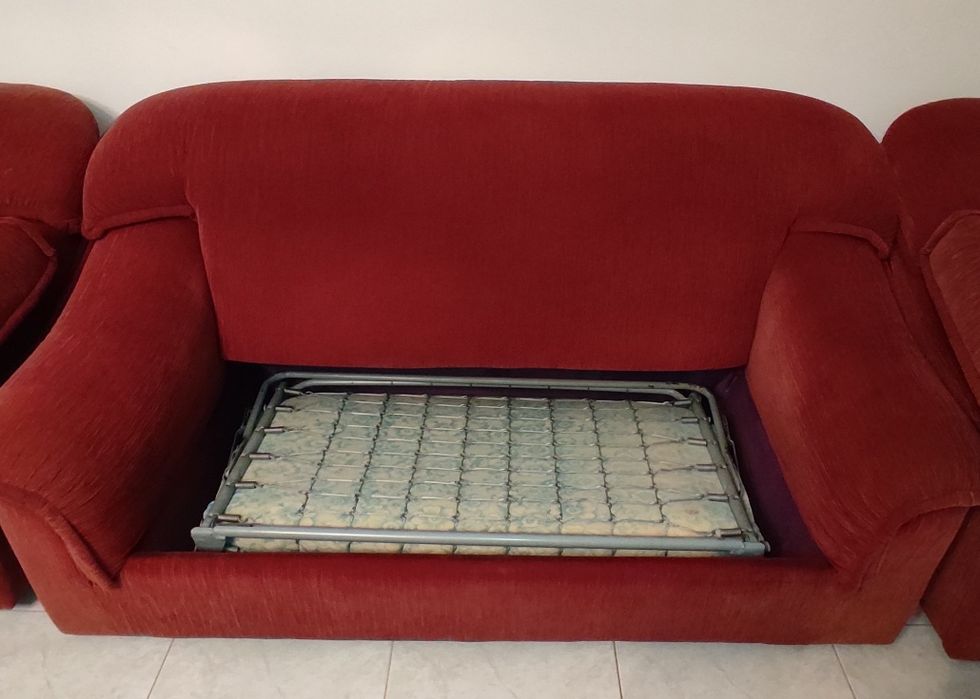 Sofás vermelhos .