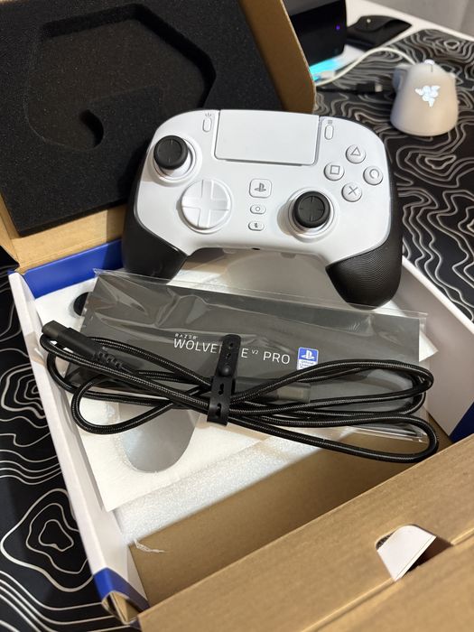 Продам Геймпад Razer Wolverine V2 PRO for PS5 White