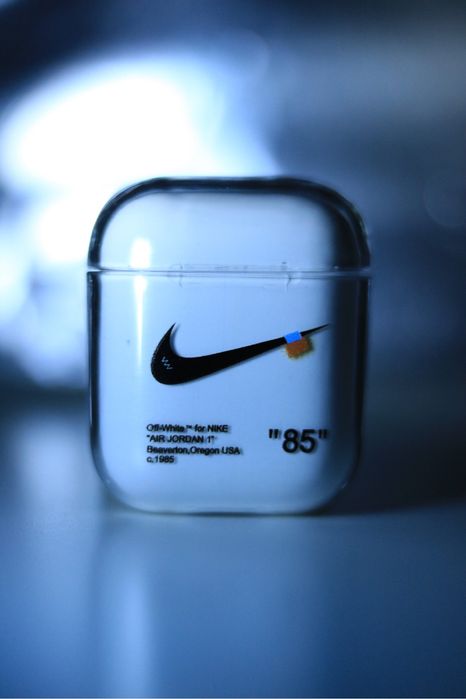 - Nike & Off White - Capa Airpods